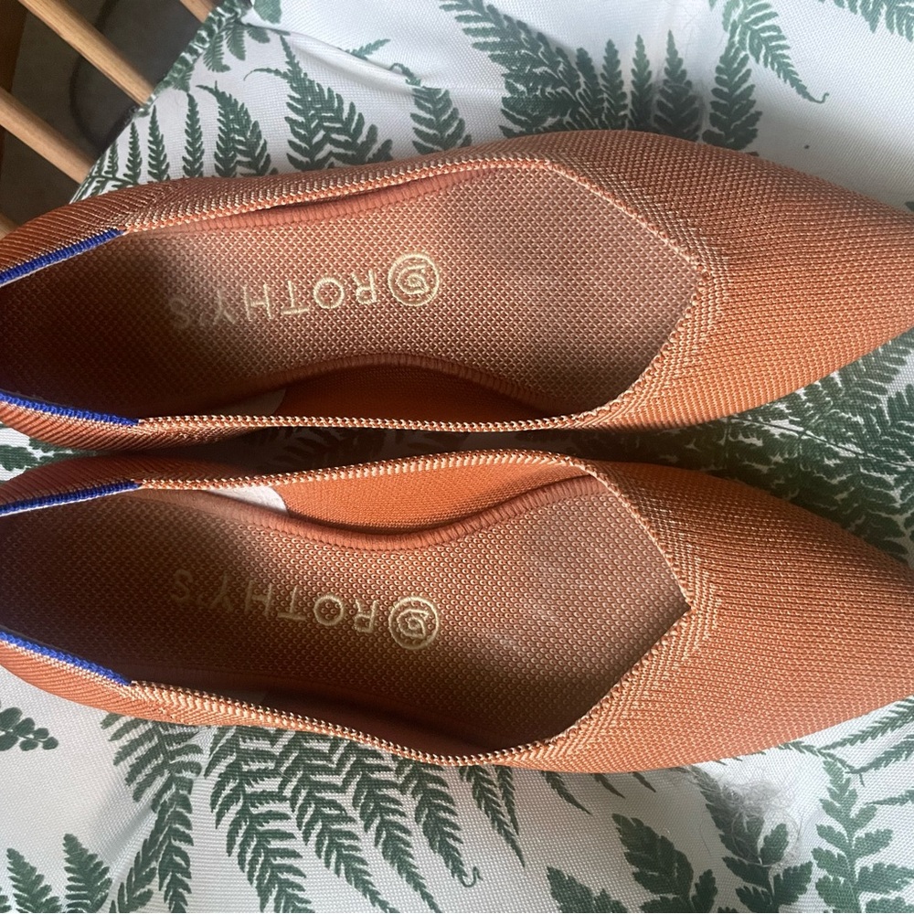 Rothy’s 9.5 Pointed Flats in Fawn